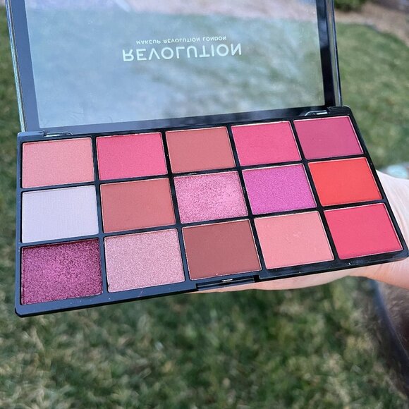 Makeup Revolution Reloaded Neutrals 2 Eyeshadow Palette​ - Picture 1 of 1